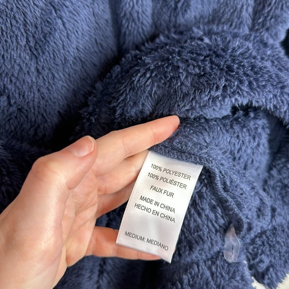 Jane and Bleecker | NWT Women’s M Medium Navy Blue Faux Fur Pullover - Picture 6 of 7